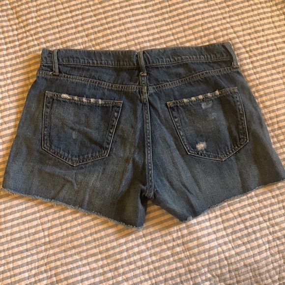 Gap 1969 distressed girlfriend Jean cutoff shorts - Picture 3 of 3